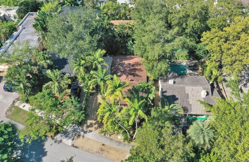Victoria Park Apartment | Balinese-Inspired 2nd Floor 1BR Hideaway in Victoria Park ~ 1.5 Miles to Beaches