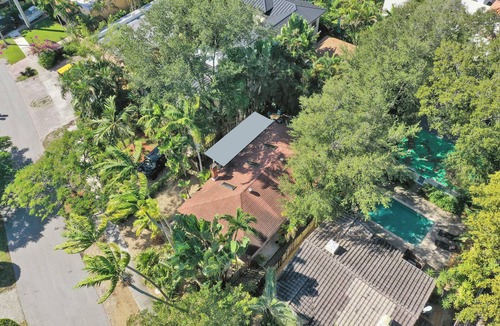 Victoria Park Apartment | Balinese-Inspired 2nd Floor 1BR Hideaway in Victoria Park ~ 1.5 Miles to Beaches