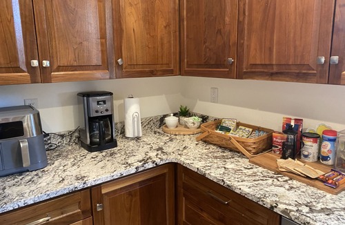Cedar Key Apartment | Bank fishing,kayaks,boat parking,bikes ,full gym and old florida personality .