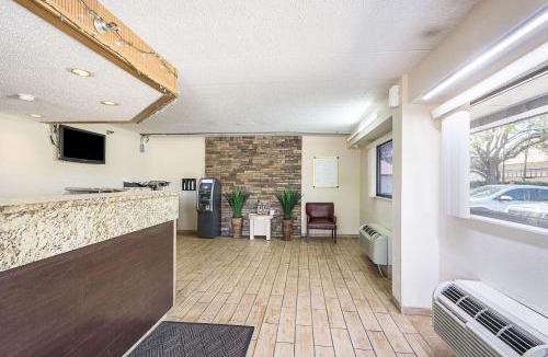 Bearss Plaza Hotel | Bay Inn