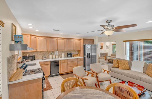 Marathon House | Bayfront w Dock, 96 Jet Spa, Secluded