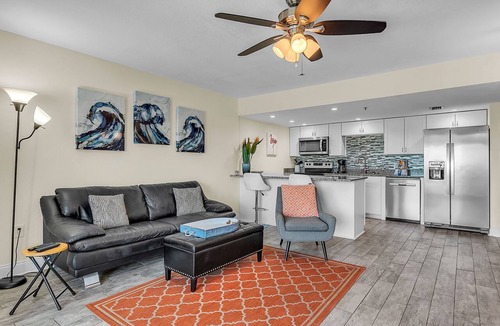 Indian Shores Condo | 🏖️Beach Access | Intracoastal Views | Heated Pool🌴Holiday Villas III #709