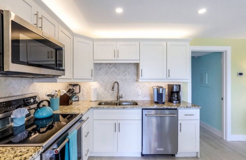 Marco Island Condo | Beach Across the Street! Balcony in the ❤️ of Marco.