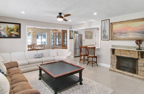 Riviera Beach House | Beach-anchor Palms