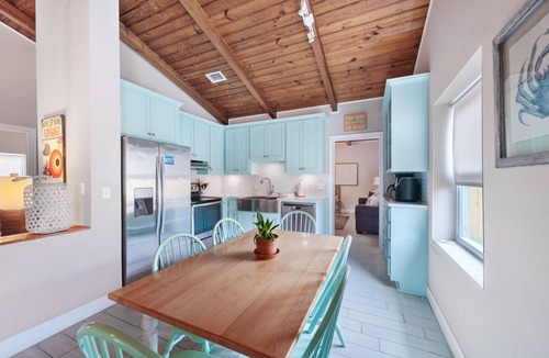Laguna Beach Estates House | Beach Baby - Private Pool, Golf Cart Included🛺, Pet Friendly, Sleeps 8