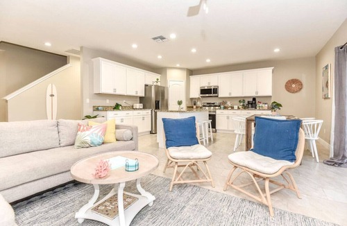 Mcelroys Belleview Villa | Beach Bliss, 5 MIN to BEACH-Game Room, Parking, AC