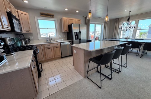 Brigantine House | Beach Block, 5 Bedroom, & Fully Stocked! 3 parking spots and great for families!