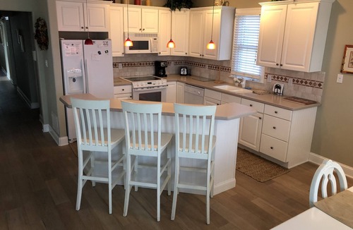 Gardens Condo | Beach Block Newer 1st Floor Immaculate Condition - Elevator