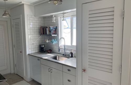 Central Naples House | Beach Bungalow only 10 Blocks to Park Shore Beaches!