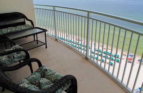 Panama City Beach Condo | Beach chairs included! Fall dates available!
