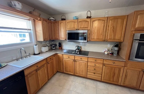 A-Zone House | Beach Daze! Perfect Beachblock Location. Just 7 to the beach! One level rancher.