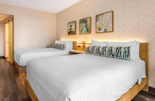 Lauderdale Beach Hotel | Beach Escape | 2 Queen Beds | Steps to Fort Lauderdale Beach