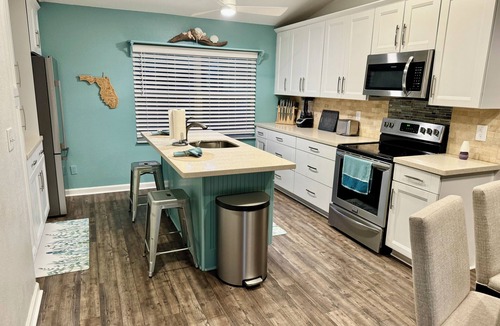 Marineland Acres House | Beach Escape wth Hot Tub - Walk to Ocean - Dog Friendly