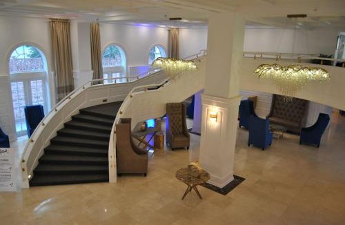 Mid Beach Apartment | Beach Front Resort - 2 Bedroom, 2 bathrooms, Sleeps 6, 2 Pools- at The Alexander