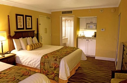 St. Pete Beach Resort | Beach Getaway Starts Here! Comfy Units for 8! Pool, Gym, Adventure
