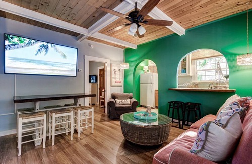 Indian Rocks Beach House | Beach House wPrivate Pool, Direct Beach Access, 2Kitchens, 2dishwashers Sleeps10
