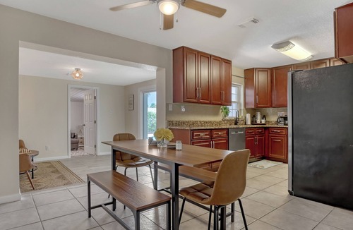 Sea Park Homes House | Beach House walking distance to beach entrance/Pet Friendly