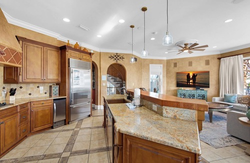 St. Tropez House | 🏖️ Beach Service Included! | 750 ft to Beach | 4 BR | Villa Tuscana
