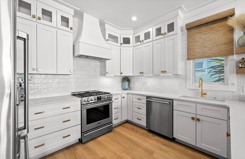 Sunnyside House | Beach Service and Community Pool Access