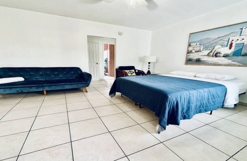 Hollywood Apartment | Beach Tide Motel - #7 1 Bedroom King Bed 1 Queen 1 twin sofa bed