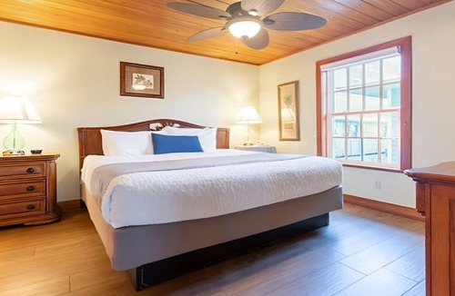 Captiva Hotel | Beach View 2BR Cottage | Porch | Outdoor Pools | Beach Access