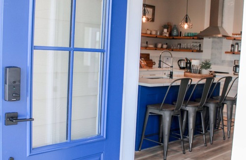 Long Beach House | Beach view and steps from the Sand. 5 Star Luxury Coastal Cottage.