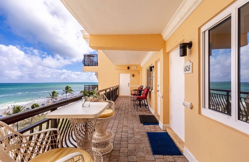 Hollywood Lakes Condo | Beachfront 2BR w/Balcony, Pool, Free Parking, Prime Location