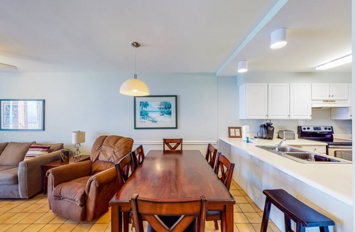 Gulf Shores Condo | Beachfront Balcony with Million-Dollar Views, Shared Pool, WiFi, Washer & Dryer