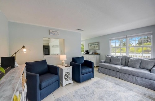 Ilexhurst Condo | Beachfront Balcony, Cozy Escape