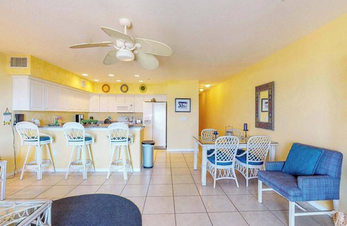 Independence Square Condo | Beachfront condo with washer dryer pool and hot tub dog friendly