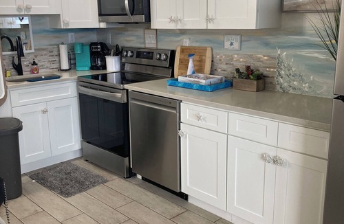 Panama City Beach Apartment | Beachfront, clean, quiet, luxury condo on 3 rd fl amazing view! Walk to Tootsies