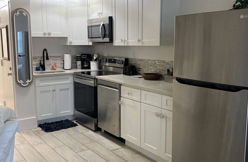 Panama City Beach Apartment | Beachfront, clean, quiet, luxury condo on 3 rd fl amazing view! Walk to Tootsies