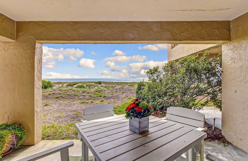 Amelia City Condo | Beachfront condo with outdoor pool, patio & washer/dryer - dog-friendly