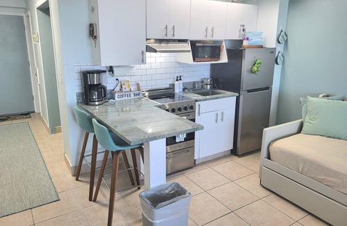 Lenox Park Apartment | Beachfront Deluxe studio- Ocean Views!
