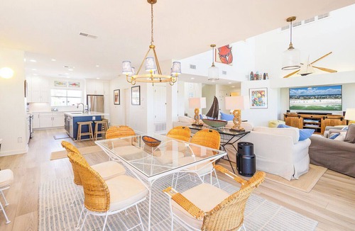 Villa Primera House | Beachfront Escape for 18 on Pensacola Beach