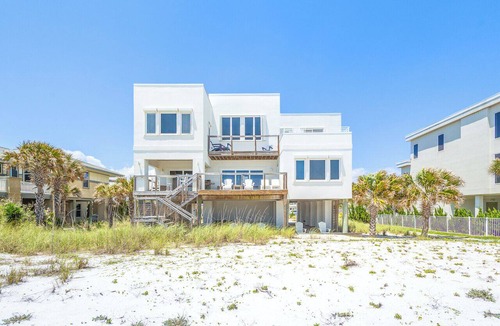 Villa Primera House | Beachfront Escape for 18 on Pensacola Beach