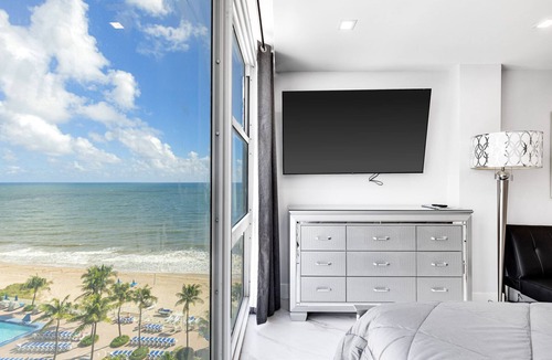 Galt Mile Hotel | Beachfront Luxe Resort Condo Ocean Views On the Beach-Heated Pool-Indoor balcony