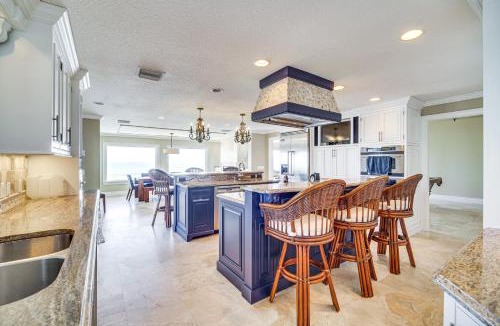 Melbourne Beach House | Beachfront Melbourne Beach Retreat w/Pool Table!