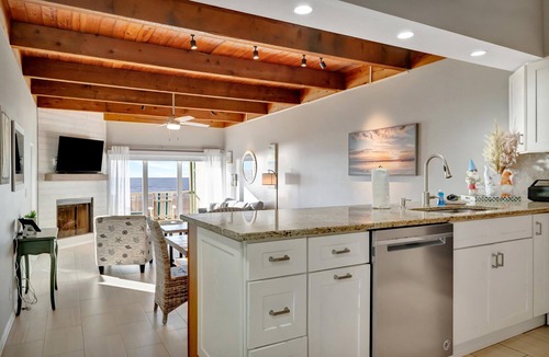 Indian Shores Apartment | Beachfront Ocean Views Balcony Condo Sleeps 8