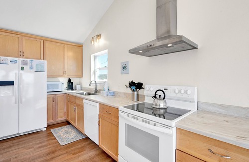 Surf Side Shores House | Beachfront | Pet Friendly | Incredible Views