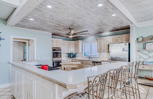 Morgantown House | Beachfront - Pools & Pickleball