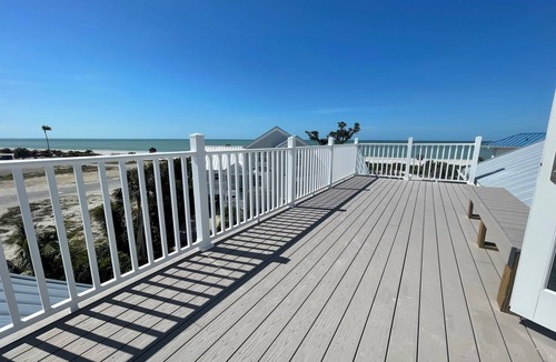Sanibel House | Beachfront - step into sand & shells from your living room, stargazing rooftop