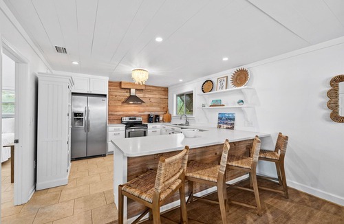 Indian Pass House | Beachfront w/Screened Porch | Dogs Allowed