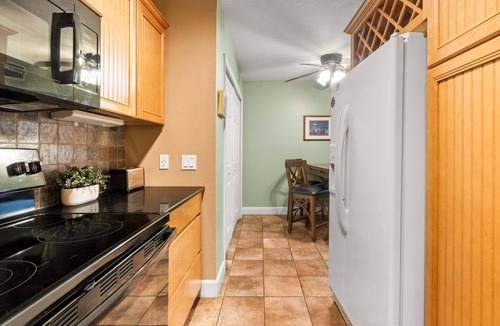 Crescent Beach Condo | Beachside Ground Floor Walkout. Heated Pool. BBQ Grills ☀️