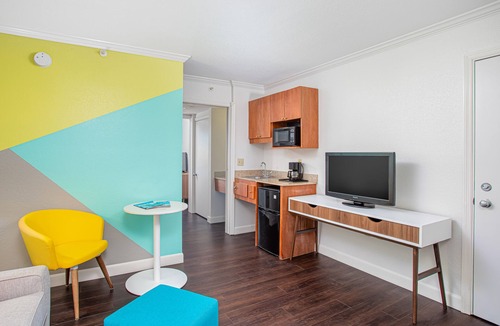 Cocoa Beach Hotel | Beachside Hotel & Suites Cocoa Beach - Port Canaveral