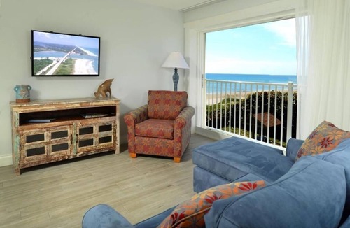 Indialantic By The Sea Resort | Beachside Retreat | 1 King Bed | Near Indialantic Boardwalk