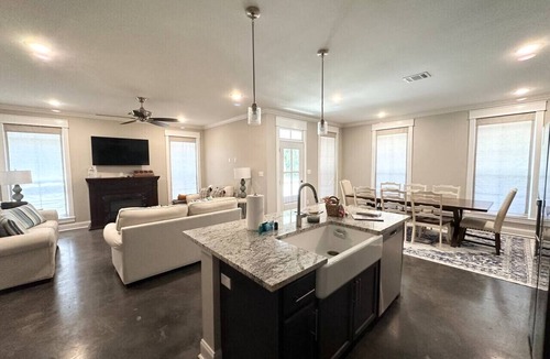 Gulfport House | Beachside Retreat | Pet Friendly | Sleeps 8