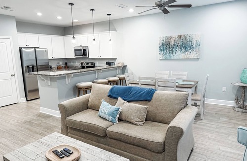 Clipper Cove House | Beachy Bright - Family Friendly! - Close to beach