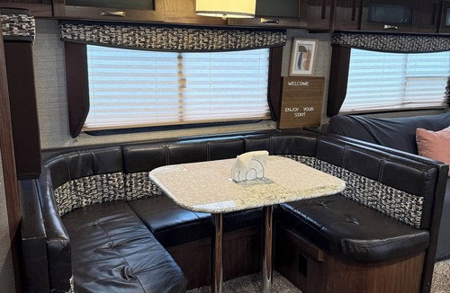 Joel House | Beautiful 1-bedroom recreational vehicle with AC in Lehigh Acres