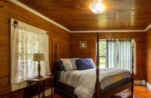 Grand Bay House | Beautiful 1930's farmhouse in a peaceful country setting. Not far from Beaches.